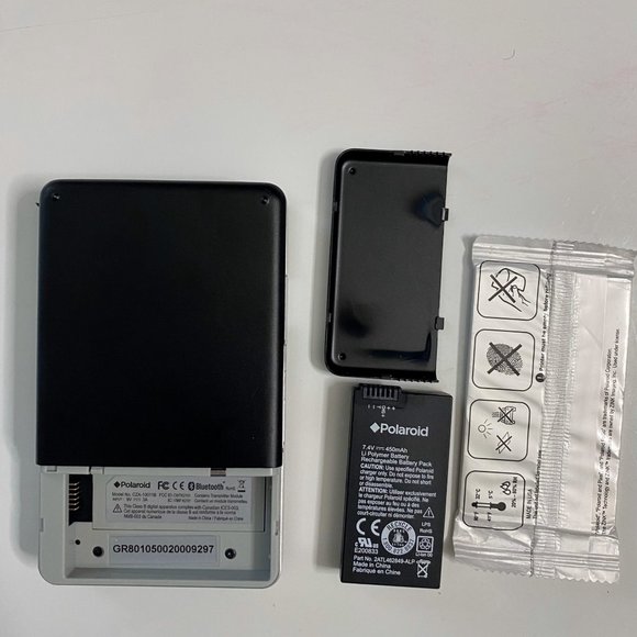 Polaroid PoGo Instant Mobile Thermal Printer Zink Zero Ink CZA-10011B(Missing AC - Picture 5 of 5